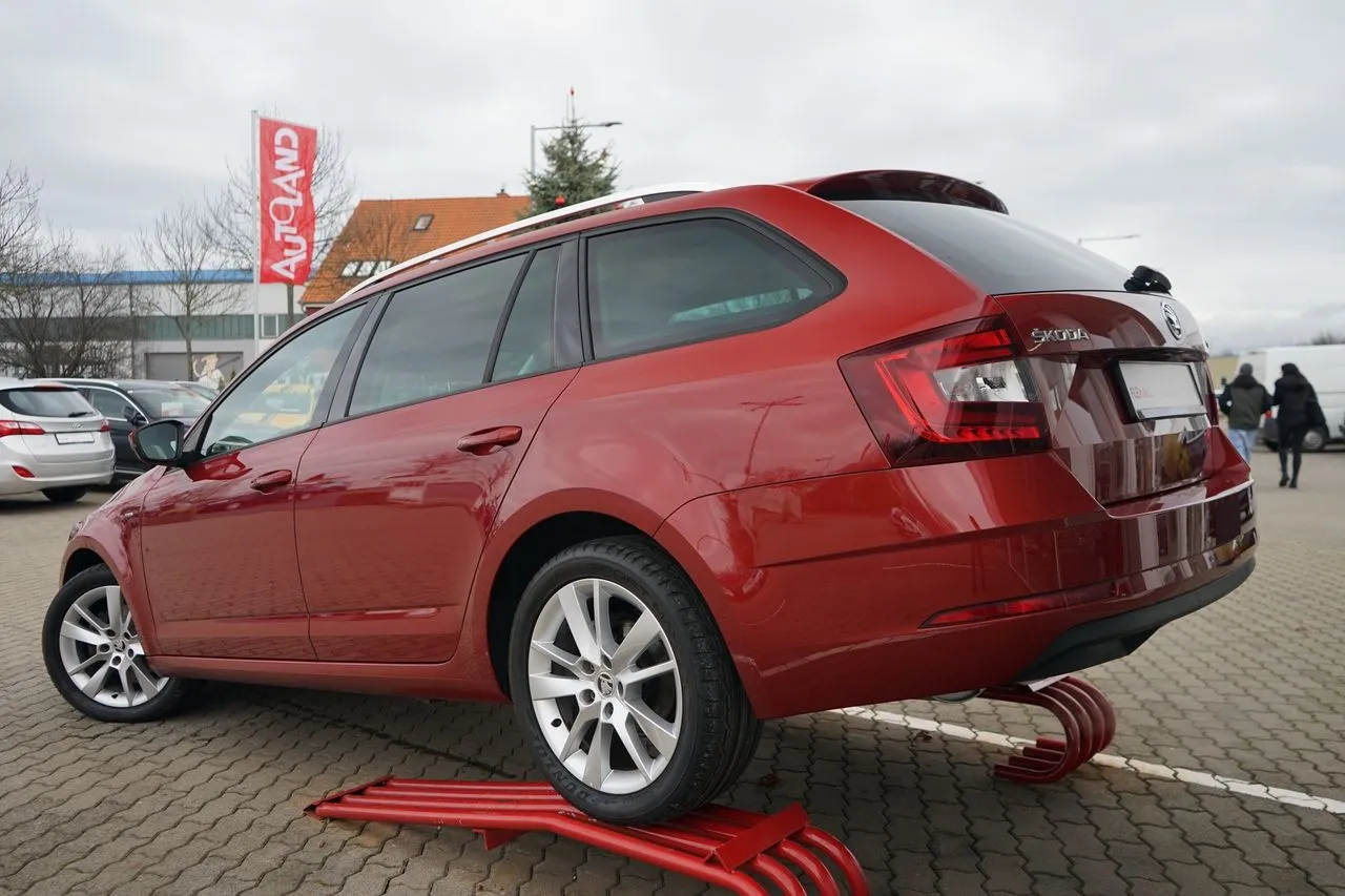 Skoda Octavia Combi 1.4 TSI DSG Drive...  Image 3